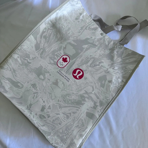 🆕🇨🇦 Lululemon Team Canada Olympic Shopping Bag Large - Picture 1 of 4